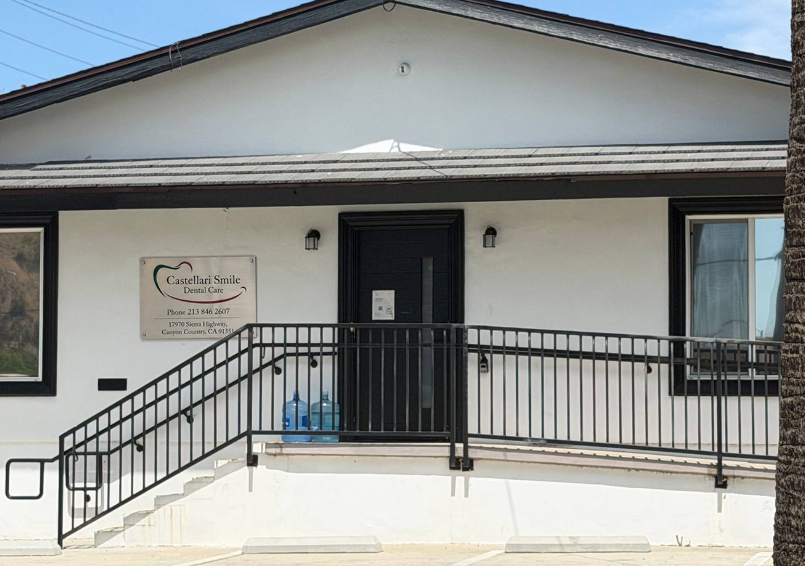 Castellari Smile Dental entrance on Sierra Highway